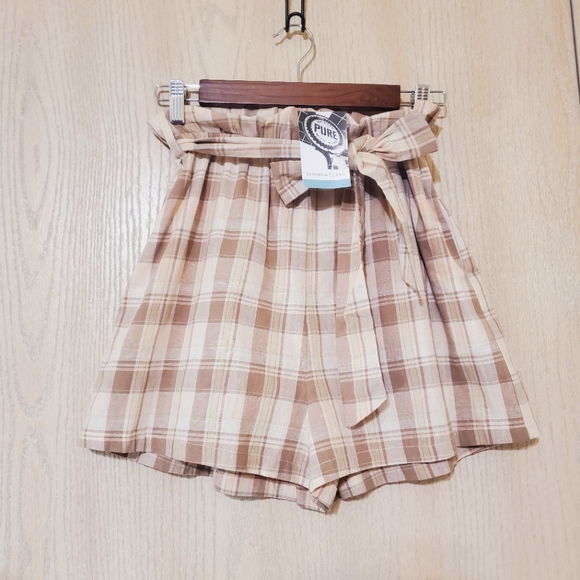 Lush Pants - LUSH. Cute shorts Retail $45